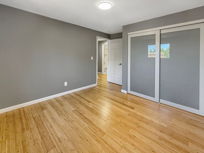 Building Photo - $0 DEPOSIT OPTION. CHARMING 4BED/2.5BATH I...