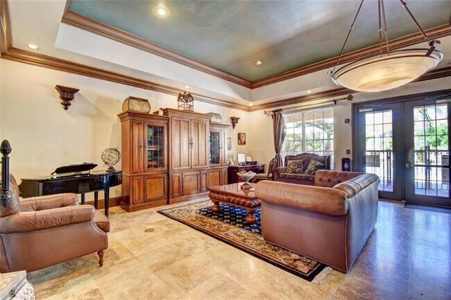 Building Photo - 1312 Villa Cir