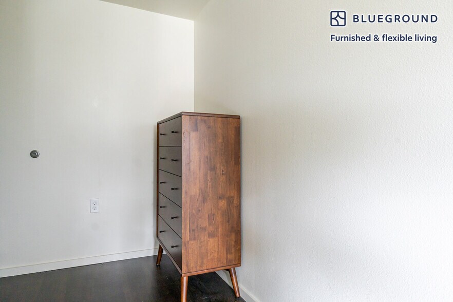 Building Photo - 5001 Brooklyn Ave NE