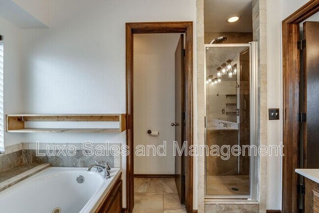 Building Photo - 1174 Misty Dr NW