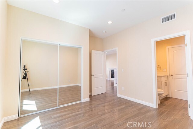 Building Photo - 9246 Cedros Ave