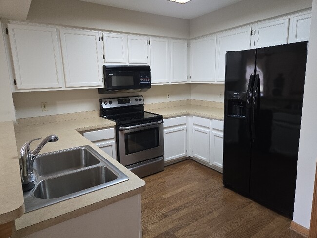 Building Photo - 15355 Windmill Ct