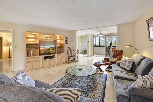 Building Photo - SUNTIDE BEACH CONDO FOR RENT