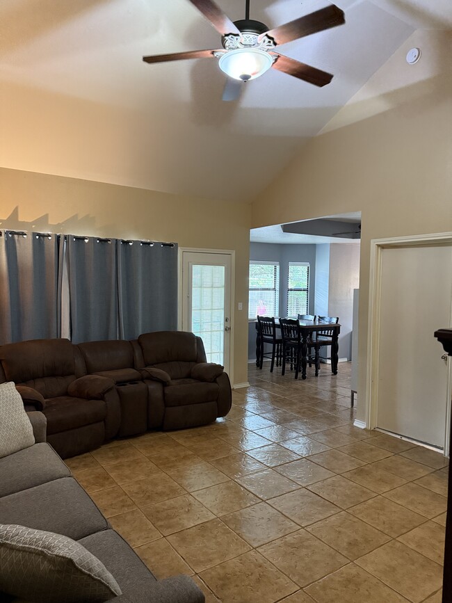 Building Photo - 1514 Hayloft Ln
