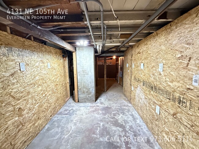 Building Photo - 4131 NE 105th Ave