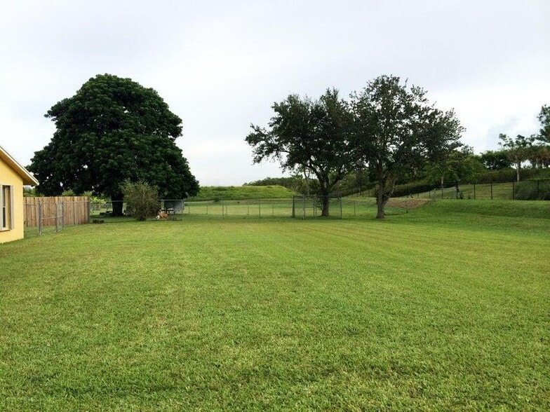 Building Photo - 221 Bilbao St