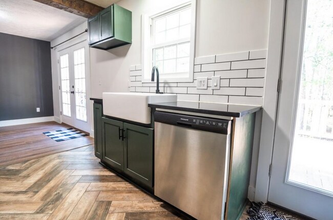 Building Photo - 1339 Sanders St