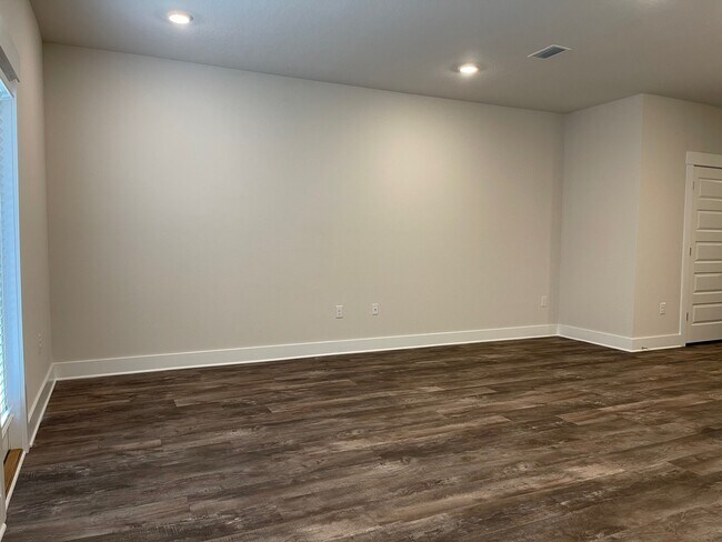 Building Photo - 1630 Iroquois Ct