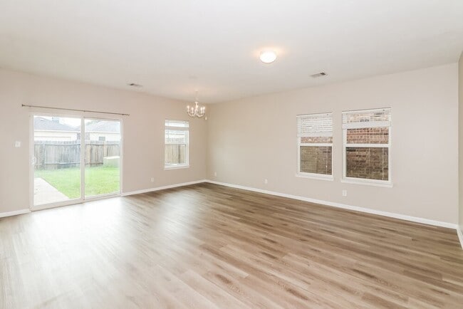Building Photo - 8119 Almera Falls Dr