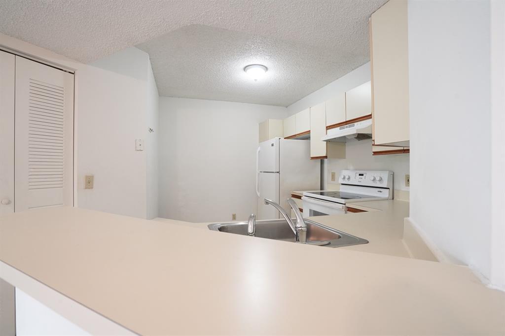 Building Photo - 9033 Wiles Rd