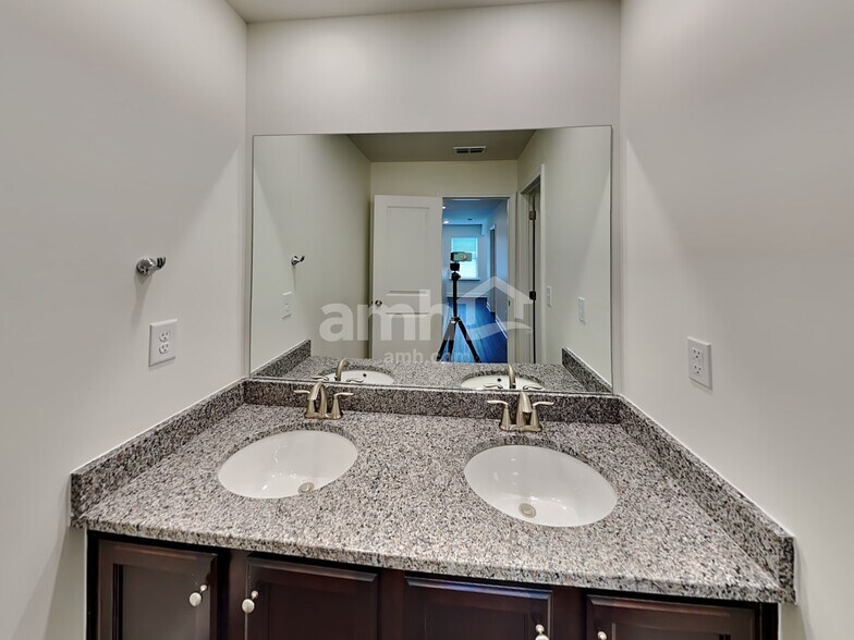Building Photo - 893 Headland Wy