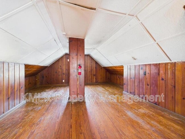 Building Photo - 871 Kennebec Ave