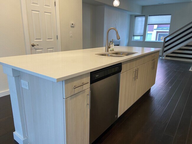 Building Photo - Modern 2 bedroom Townhome with huge Rooftop deck!!!