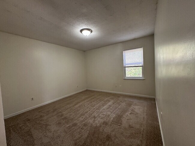 Building Photo - 219 Wedgewood Dr