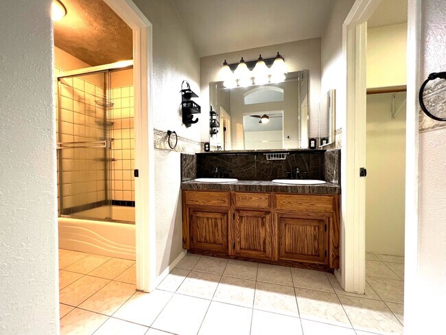 Building Photo - 3013 Verdugo Ln