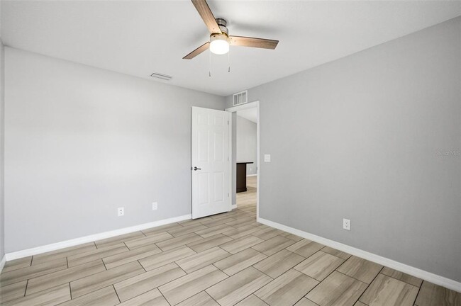 Building Photo - 2 Lynton Pl