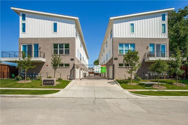 Building Photo - Modern East Dallas Condo