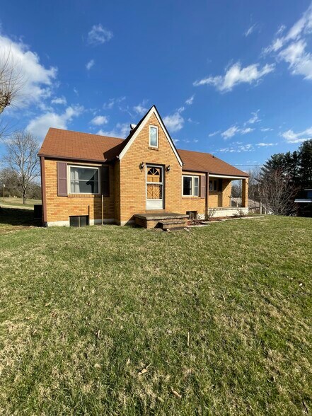 Primary Photo - 679 Sand Hill Rd
