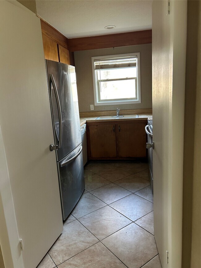 Building Photo - 16011 Mary Ann Ln