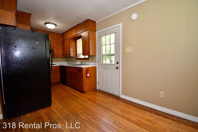 Building Photo - 3 br, 2 bath House - 400 W. Tennessee Ave.