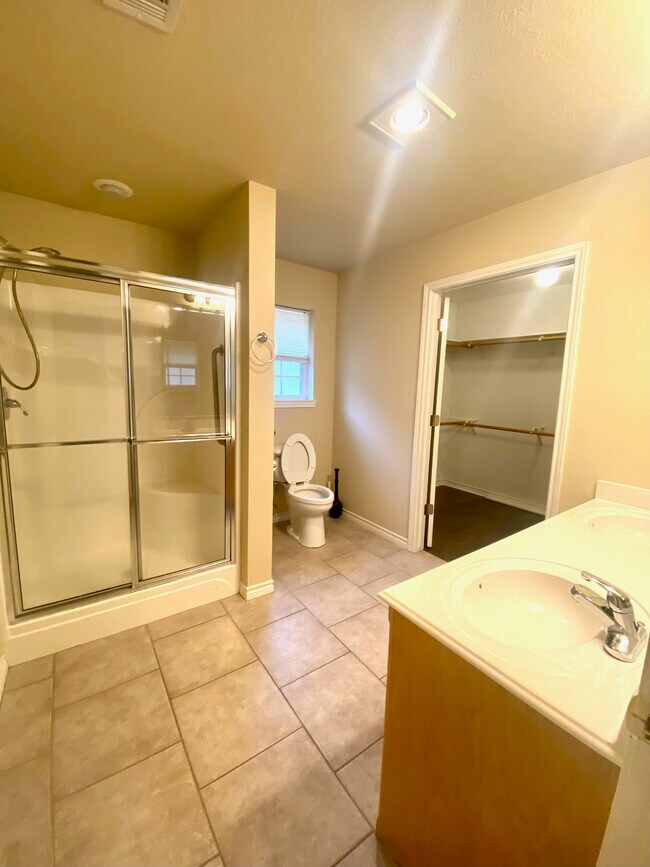 Building Photo - 130 Mystic Dr