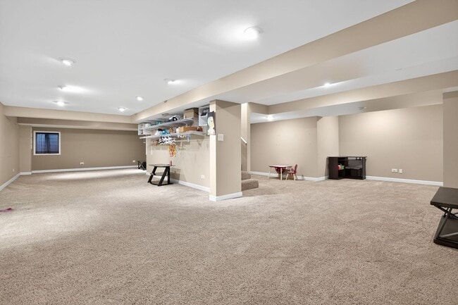 Building Photo - Spacious 4BR House in Oswego