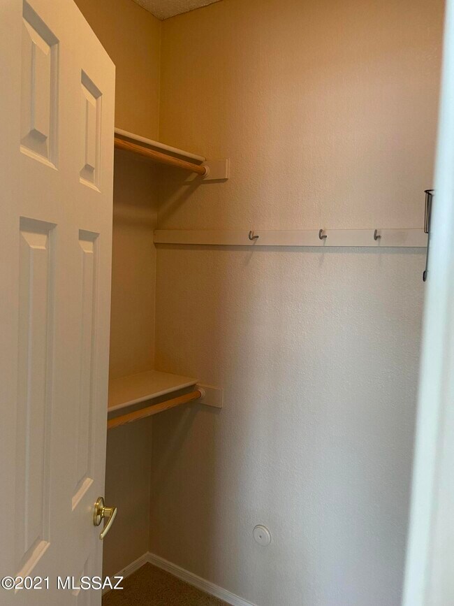 Building Photo - 6655 N Canyon Crest Dr