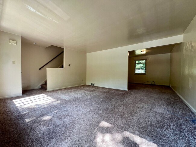 Building Photo - 918 Sleepy Hollow Rd