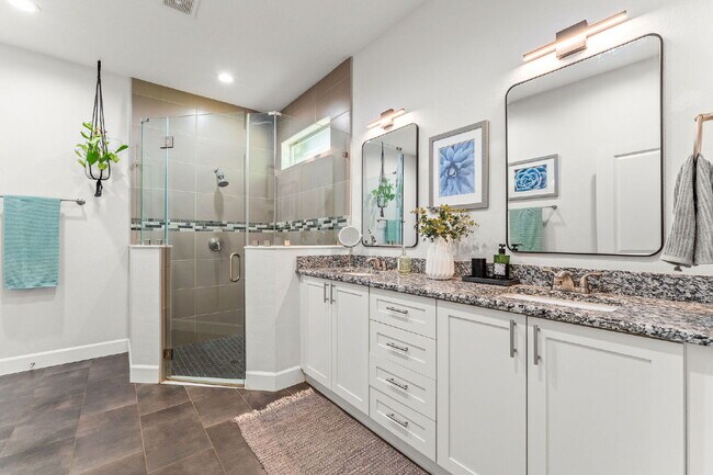 Building Photo - Charming 3-Bed with 2 Baths Oasis in St. C...