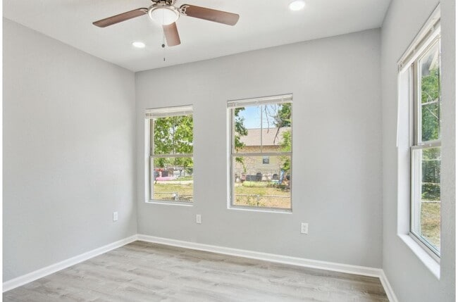 Building Photo - Charming and Modern Living Near Downtown San Antonio