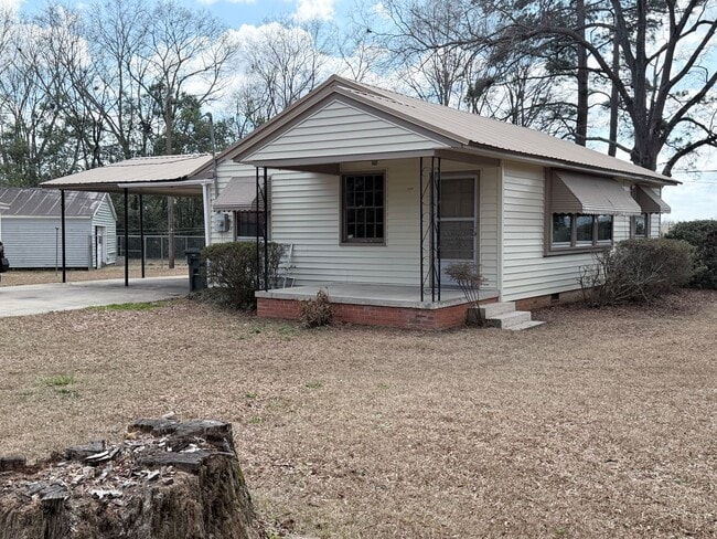 Building Photo - 3 Bedroom 1 Bathroom House in Laurinburg, NC
