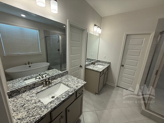Building Photo - 340 Chestnut Rdg Cv