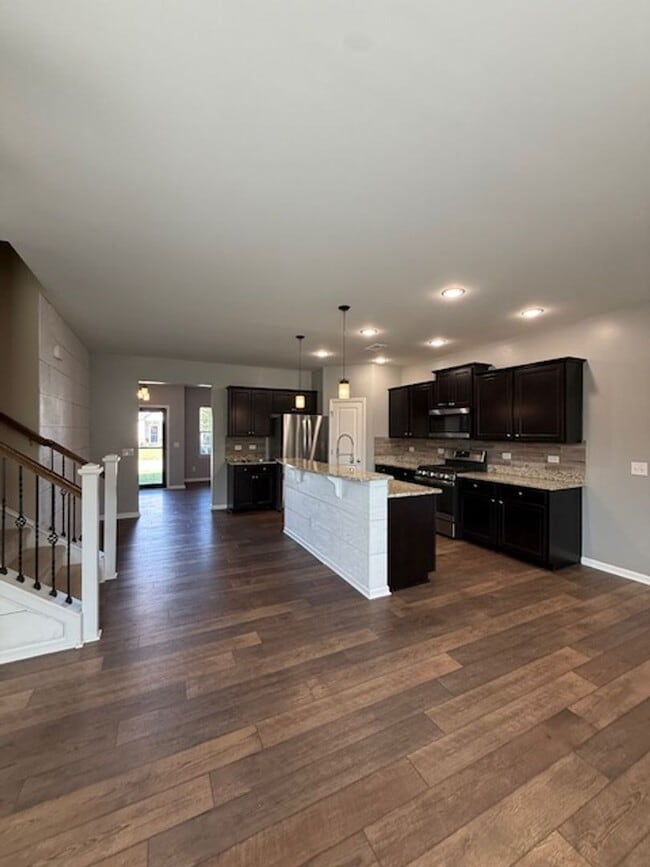 Building Photo - Beautiful 4BR Home in Shadow Moss – Available Now!