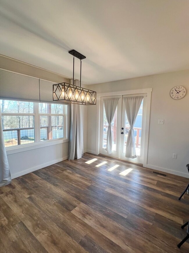 Building Photo - Charming 3 Bedroom 2 Bath home, Convenient NW Asheville location!