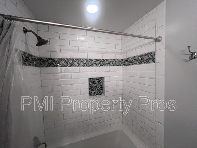 Building Photo - 715 N Milwaukee St