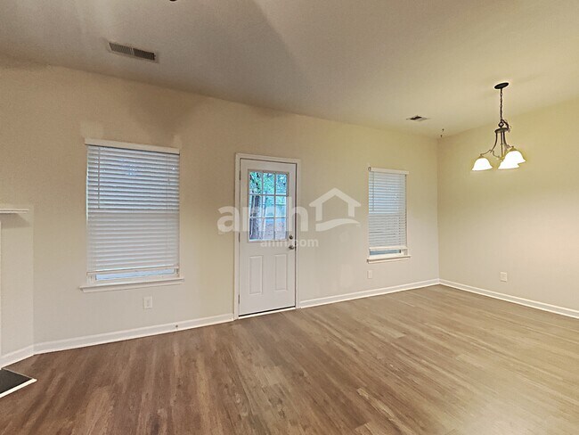 Building Photo - 214 Hidden Creek Pt