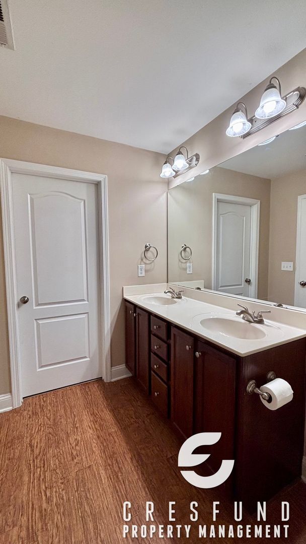 Building Photo - 2 BED, 2 BATH TOWNHOME WITH GARAGE AVAILABLE NOW!!!!!!!!!