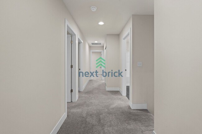 Building Photo - 5 BED & 2.5 BATH SINGLE FAMILY HOUSE FOR RENT