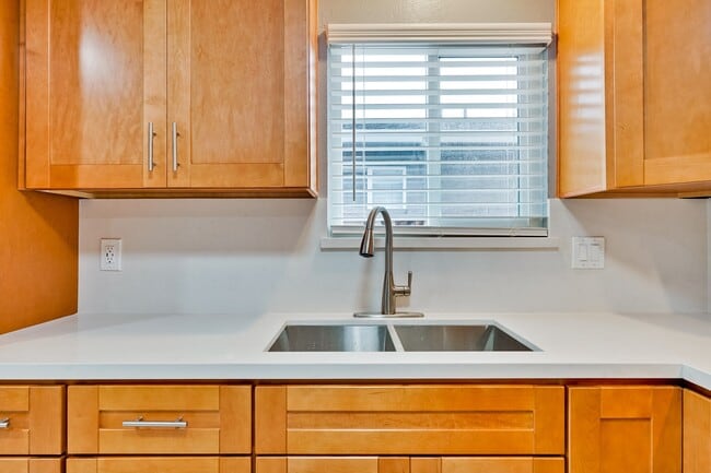 Building Photo - 1660 S Capitol Ave