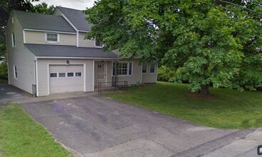 Building Photo - 5-Bedroom, 2-Bath Home Near UVM