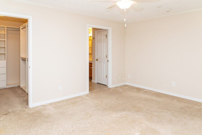 Building Photo - PET FRIENDLY!!!!!!