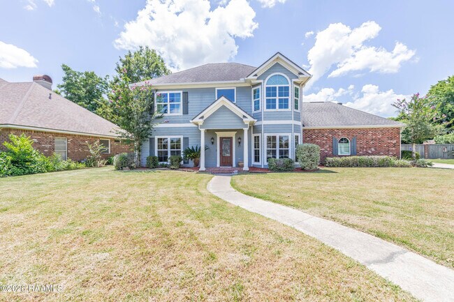 Building Photo - 300 Oak Hollow Dr