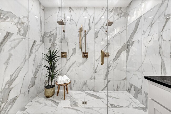 Building Photo - 1433 S Duncan Ave