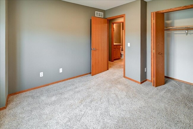 Building Photo - 400 Muirfield Ct