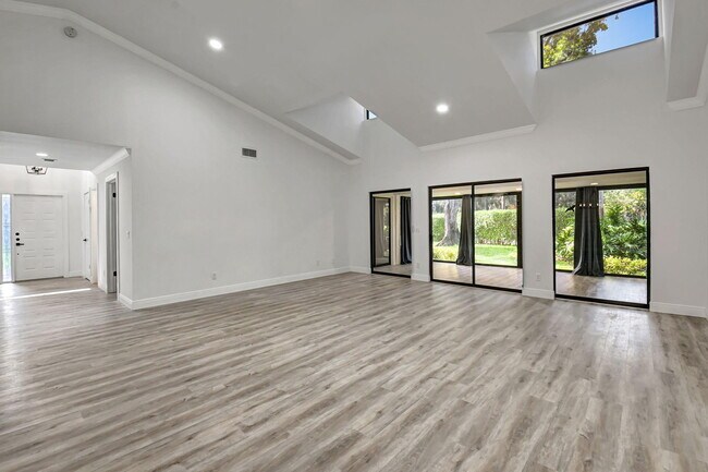 Building Photo - 4705 Fountains Dr S