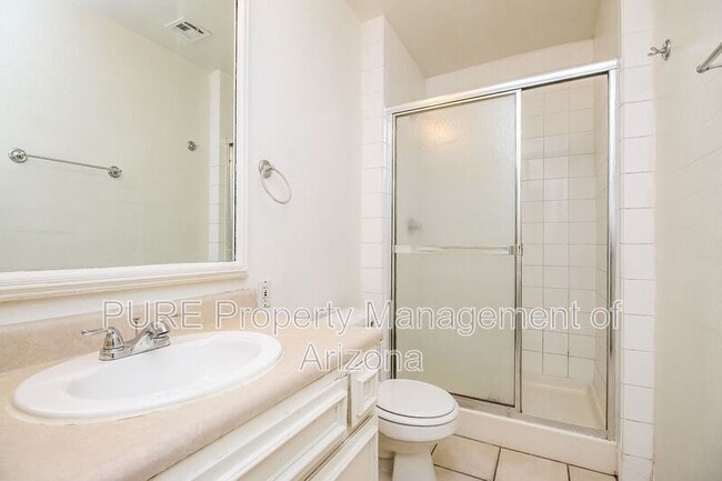 Building Photo - 810 E Colter St