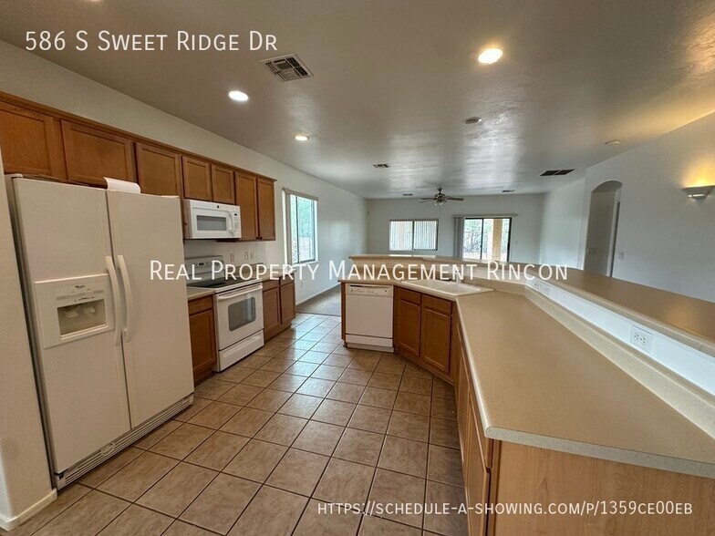 Building Photo - 586 S Sweet Ridge Dr