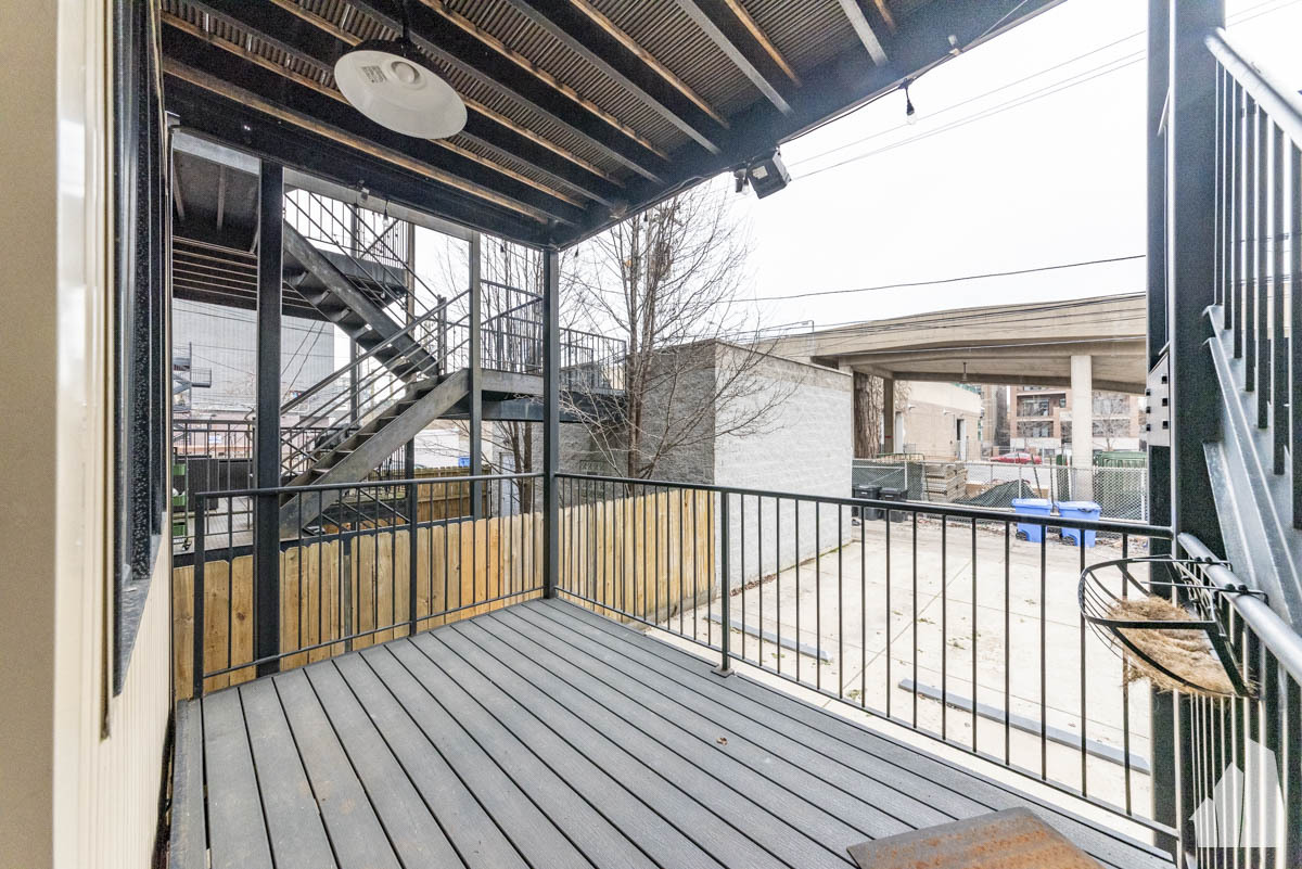 Building Photo - 1133 W Addison St