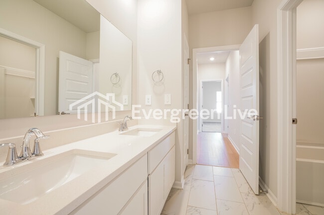 Building Photo - 100 Chain Bridge Circle