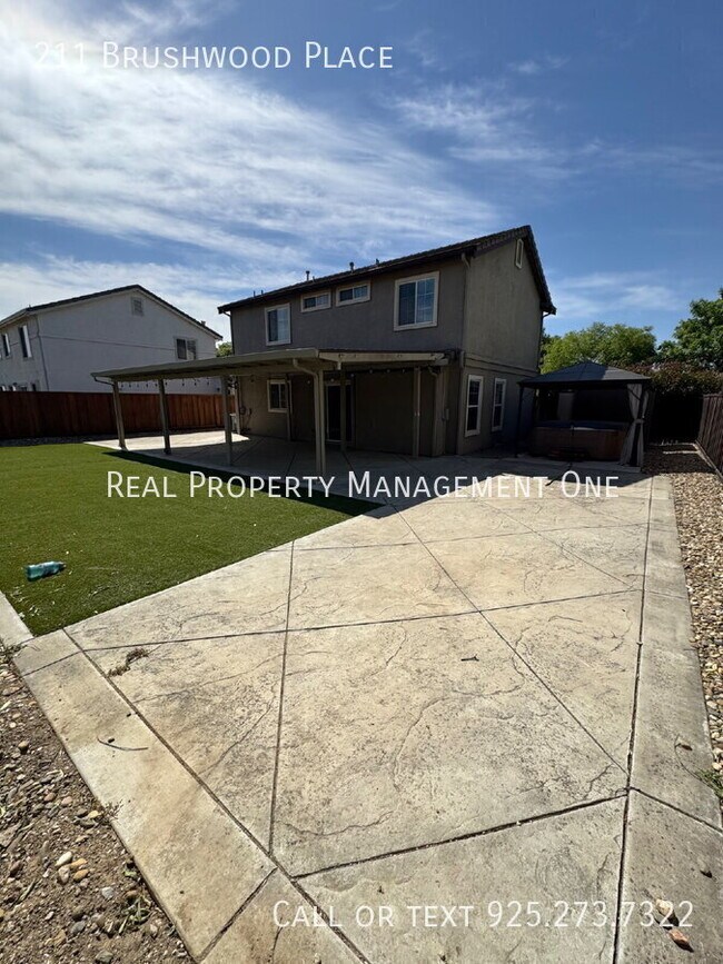 Building Photo - 211 Brushwood Pl